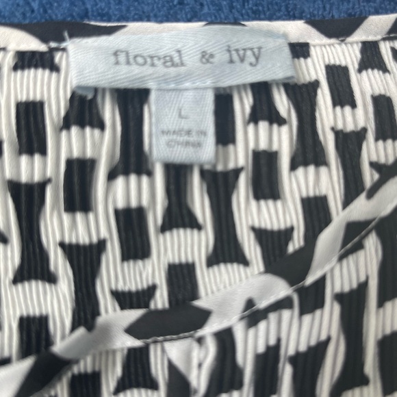 Floral & Ivy short sleeve black and white smocked top. - Picture 2 of 4